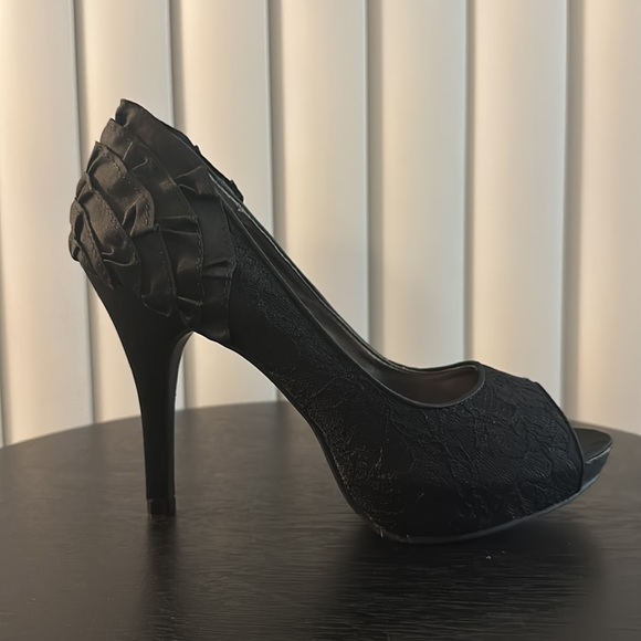 Lovey Lacey Noir Gloria Pumps! - Picture 2 of 8